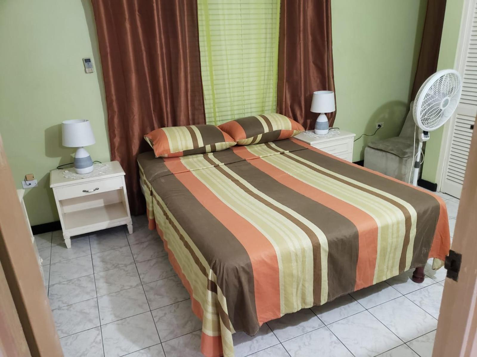 Finest Accommodation Renfrew Place 4-12 Renfrew Rd 2 Bedroom 2 Bat Apt # 15 New Kinston Jamaica Kingston Exterior photo